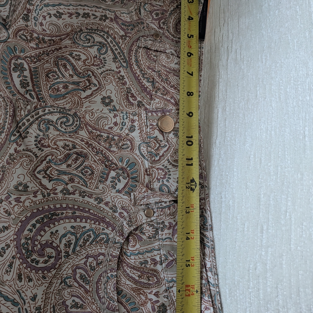 Bandolino Shorts Size 12 High Rise 98% Cotton Paisley Print Brown Pink Blue NWT - Picture 9 of 16